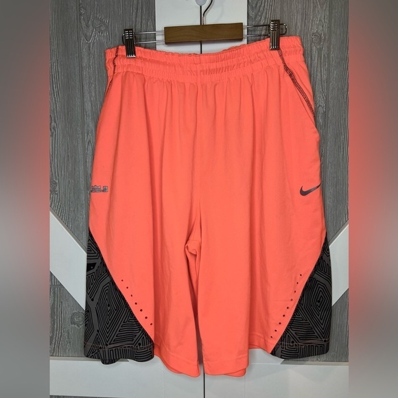 B5.16 RARE‼️ NIKE LeBron James Salmon shorts L Large - Picture 1 of 8